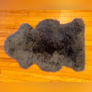 Bowron sheepskin rug in dove grey gold star grade 95cm